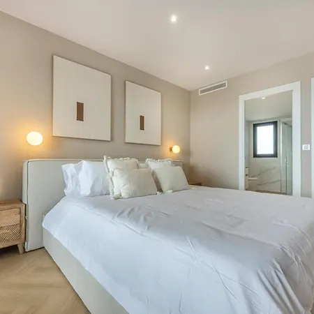 Fancy And Minimalist Flat In L Sea Views 埃斯特波纳